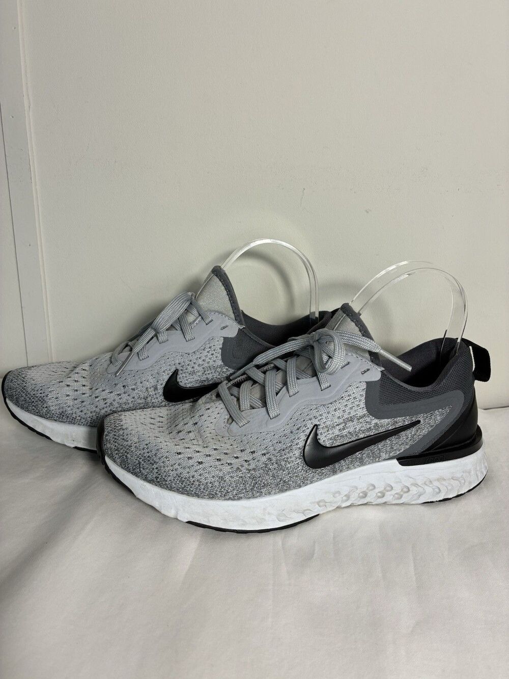 Nike Odyssey React Women's SIze 8.5 Wolf Grey Running Shoes Flyknit